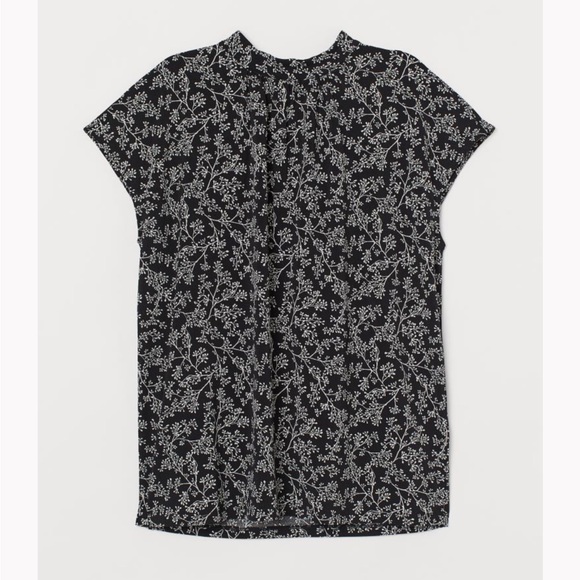 H&M stand up collar black and white printed top size XS sold out - Picture 3 of 6